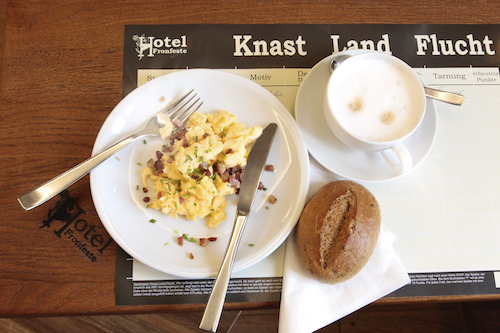 Frühstück im Knast